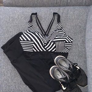 Victoria Secret Sports Bra * free with purchase*